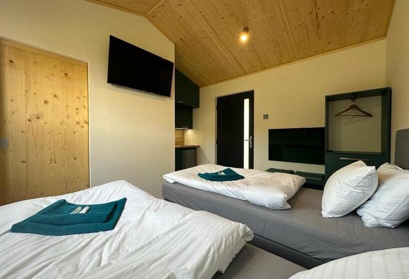 إستوديو سوبيريور, Pension Skylark