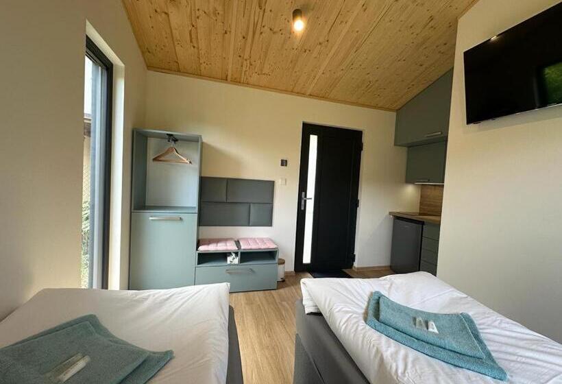 إستوديو سوبيريور, Pension Skylark