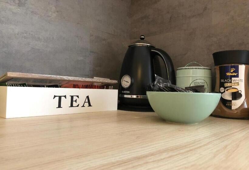 جناح ديلوكس, Pension Skylark