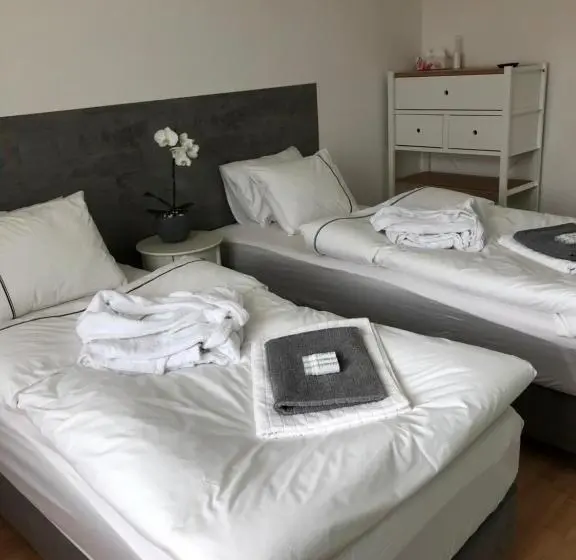 اتاق استاندارد با چشمانداز باغ, Pension Skylark