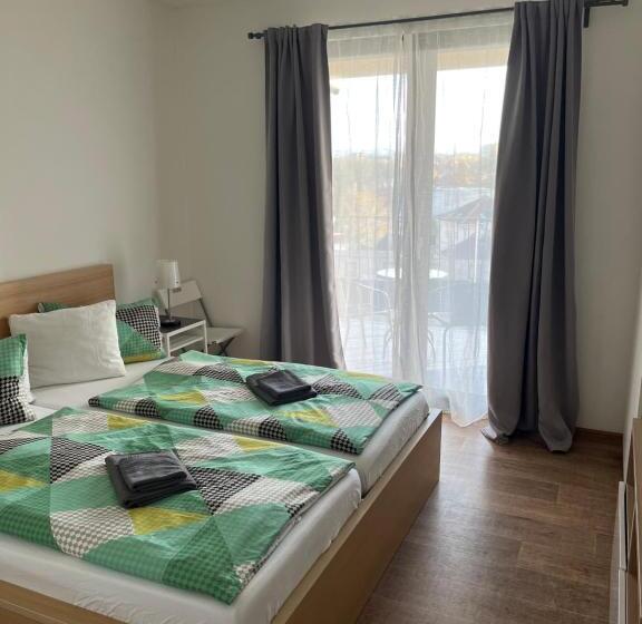 带阳台的豪华间, Penzion Cafe Na Svahu