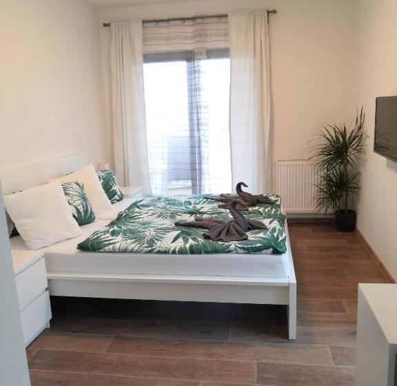 带阳台标准四人间, Penzion Cafe Na Svahu