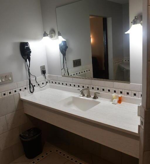 סוויטה דלוקס, The Fields Of Eden Inn