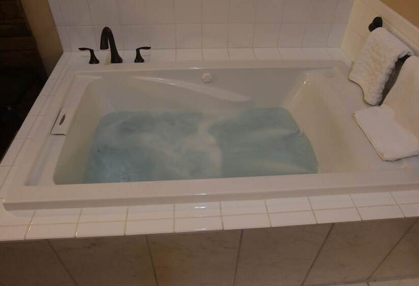 סוויטה דלוקס, The Fields Of Eden Inn