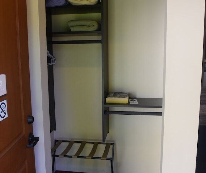 סוויטה דלוקס, The Fields Of Eden Inn