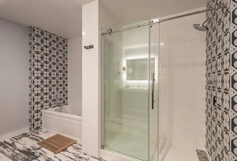 سوئیت با تخت بزرگ, Lexen Hotel   North Hollywood Near Universal Studios