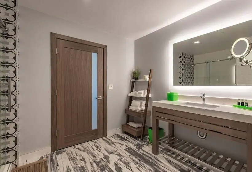 سوئیت با تخت بزرگ, Lexen Hotel   North Hollywood Near Universal Studios