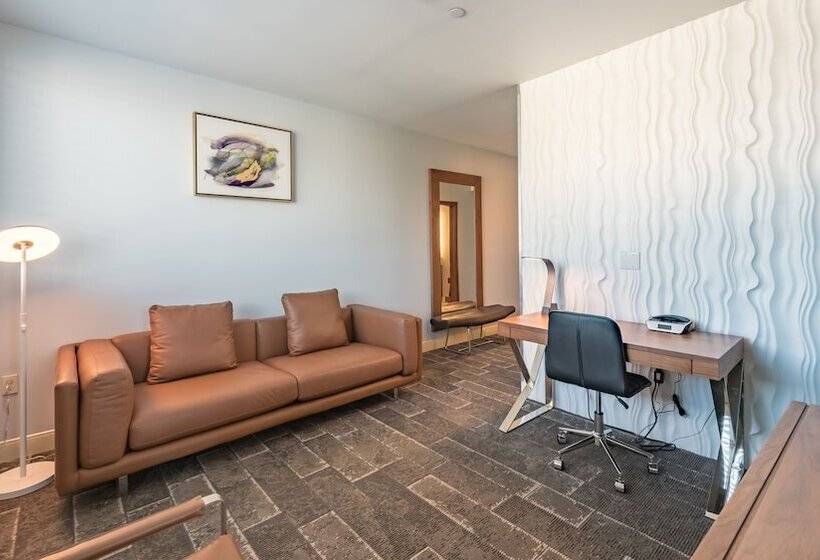 キングサイズベッドのスイートルーム, Lexen Hotel   North Hollywood Near Universal Studios