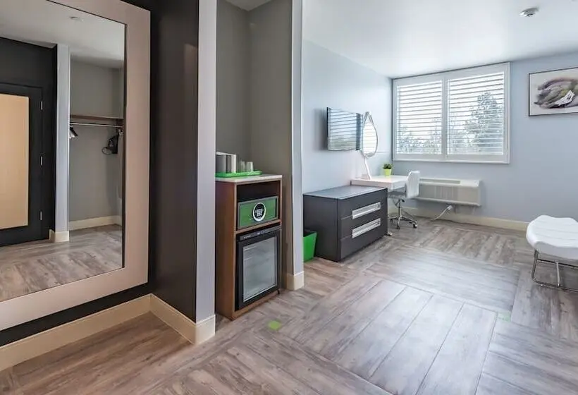 اتاق استاندارد با تخت بزرگ برای معلولان, Lexen Hotel   North Hollywood Near Universal Studios