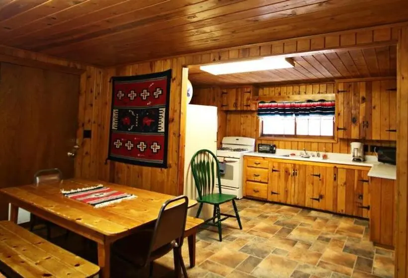 ３ベッドルームアパートメント, Three Bears Lodge
