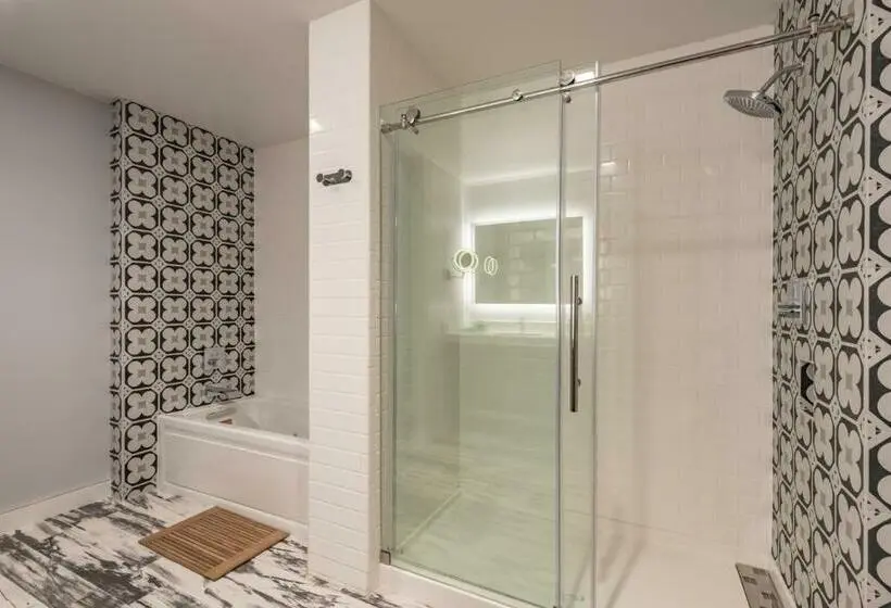 سوئیت با تخت بزرگ, Lexen Hotel   North Hollywood Near Universal Studios