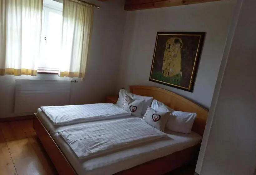 Perhestudio, Attersee Gartenvilla