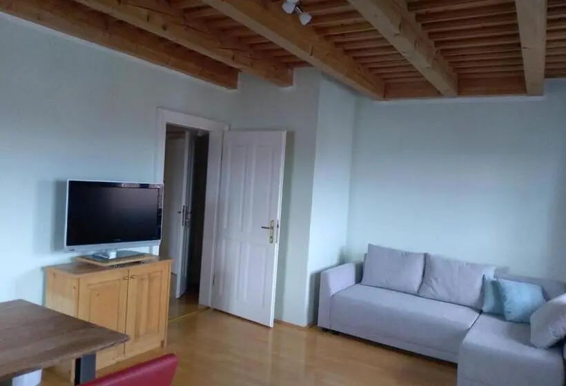 Perhestudio, Attersee Gartenvilla