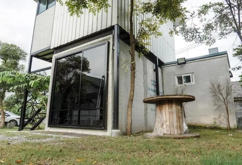 اتاق راحتی سه تخته, Patoey House