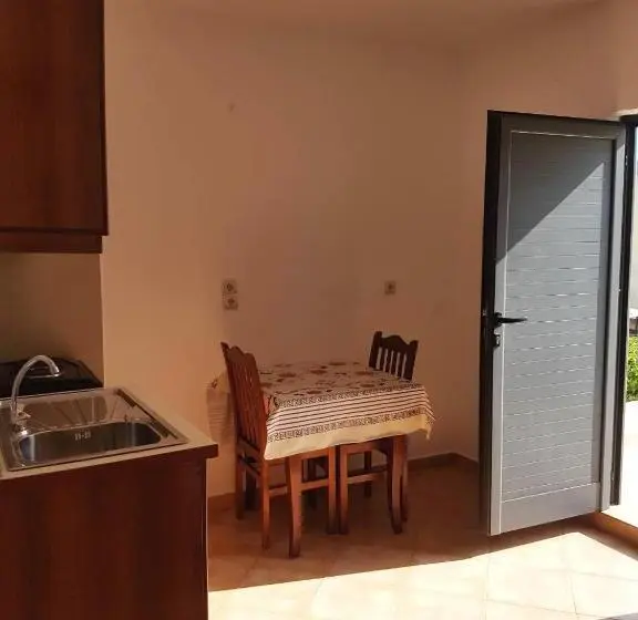 スタンダードルーム, Petrit Guesthouse