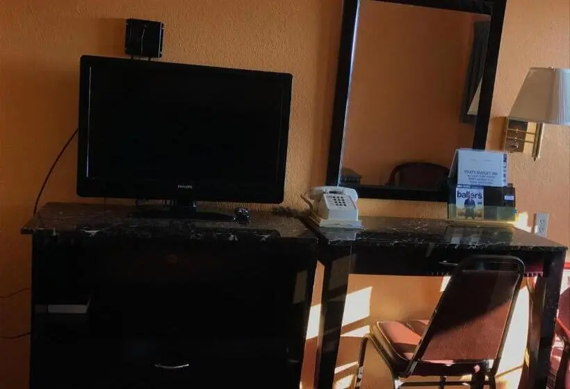 キングサイズベッドのスタンダードルーム, Pratt Budget Inn