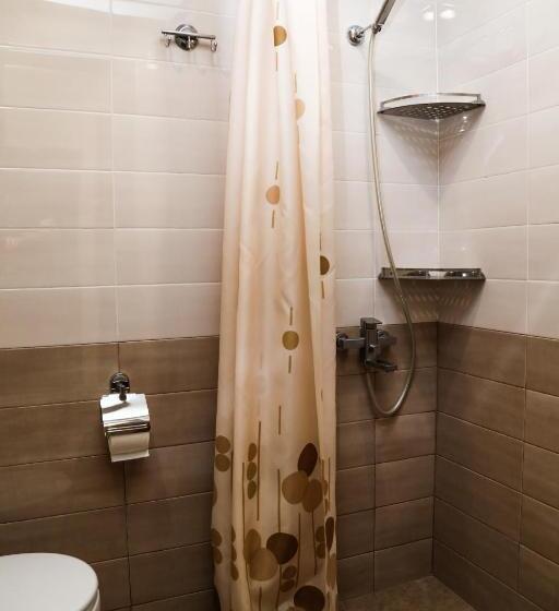 اتاق استاندارد چهار تخته, Hayi Tun Guest House