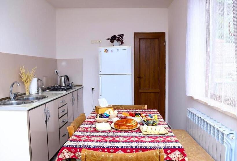 اتاق استاندارد, Hayi Tun Guest House