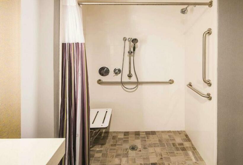 장애인을 위한 스탠다드 룸, La Quinta Inn & Suites By Wyndham Atlanta South   Mcdonough