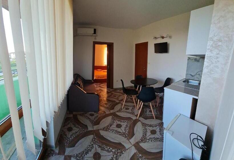 דירה בת חדר שינה 1 עם מרפסת, Complex Koral