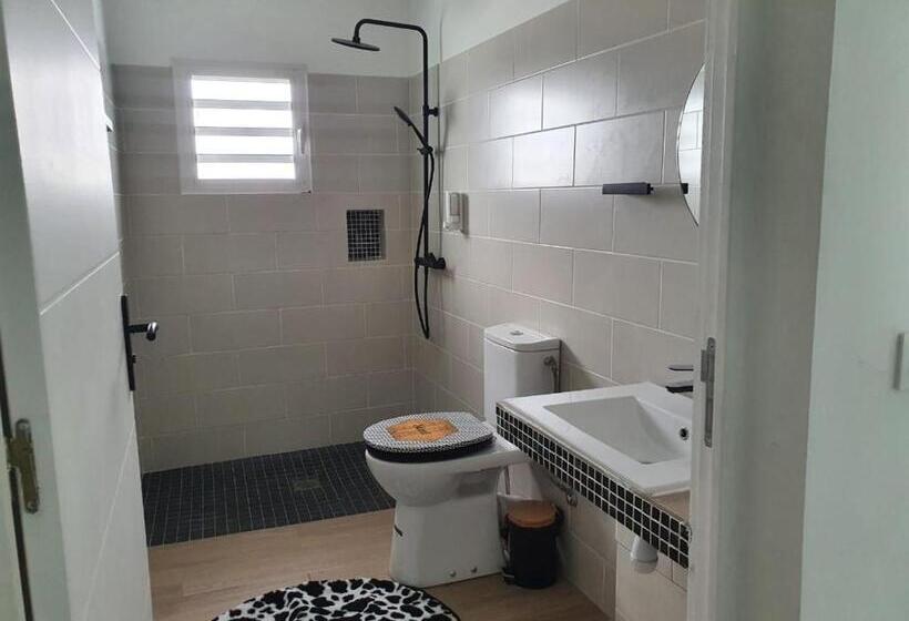 آپارتمان 1 خوابه, Over The Hill Residence