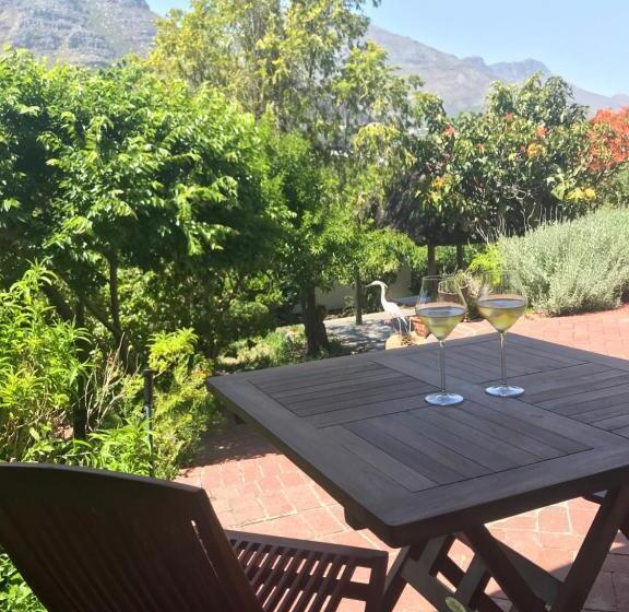 غرفة قياسية مطلّة علي حمام السباحة, The Salt House In Hout Bay