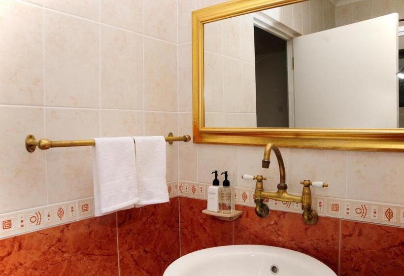 غرفة قياسية مطلّة علي حمام السباحة, The Salt House In Hout Bay