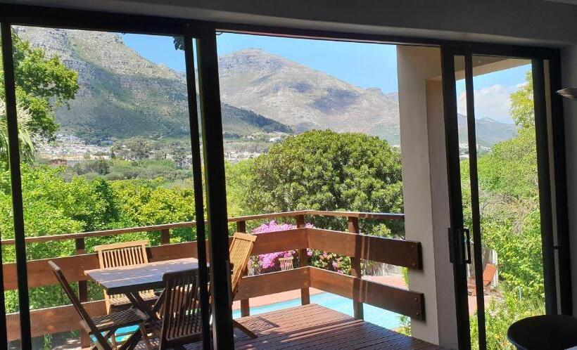 جناح عائلي, The Salt House In Hout Bay