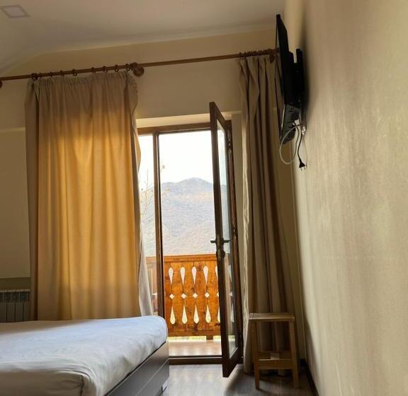 バルコニー付きスタンダードルーム, Verin Tun