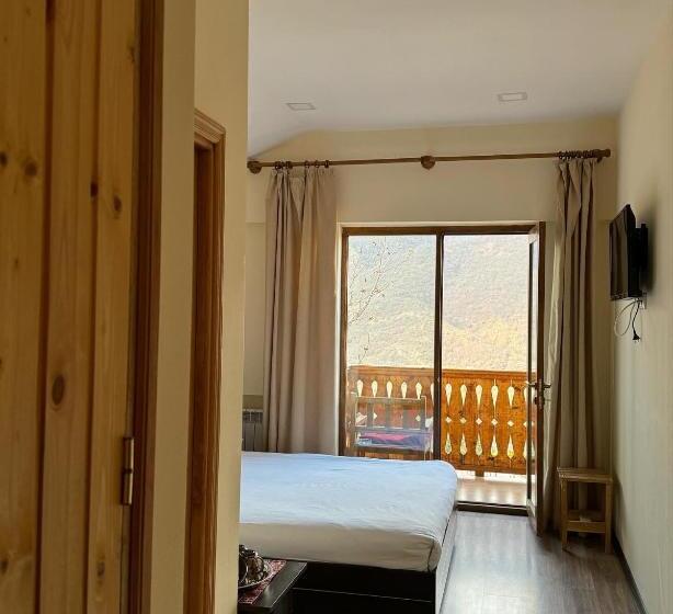 バルコニー付きスタンダードルーム, Verin Tun