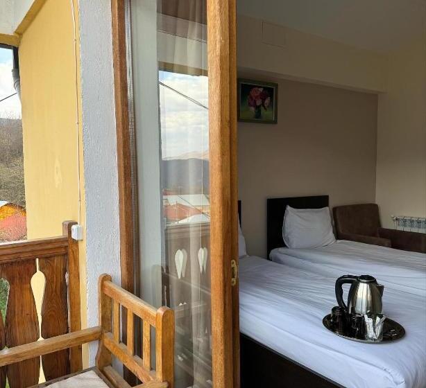 バルコニー付きスタンダードルーム, Verin Tun