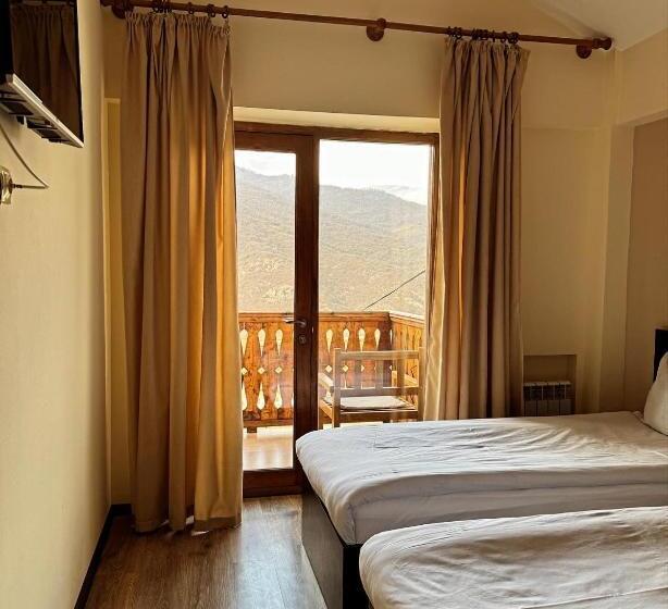 バルコニー付きスタンダードルーム, Verin Tun