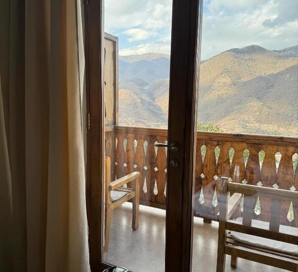 バルコニー付きスタンダードルーム, Verin Tun