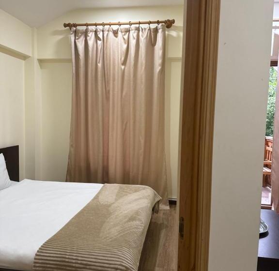 ファミリージュニアスイート, Verin Tun