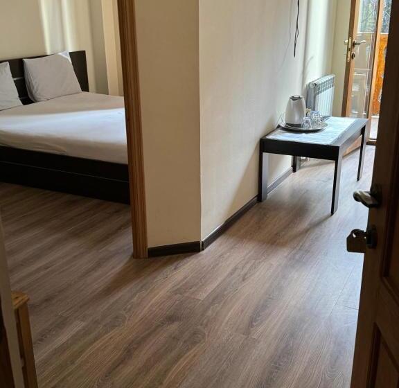 ファミリージュニアスイート, Verin Tun