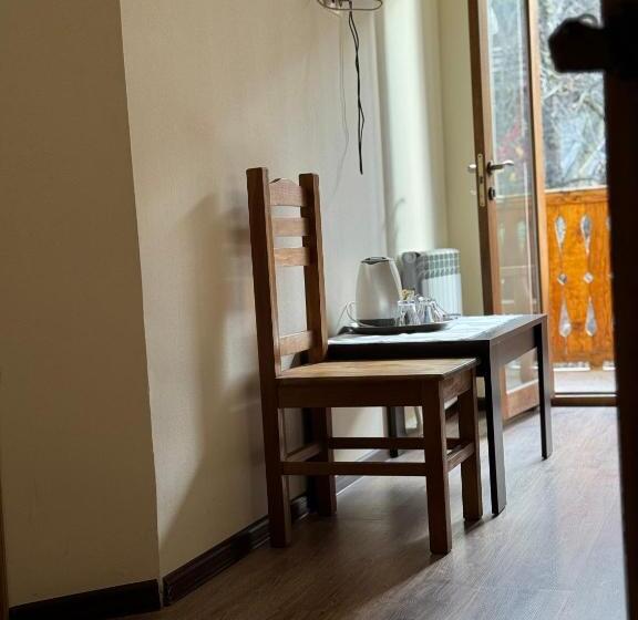 ファミリージュニアスイート, Verin Tun