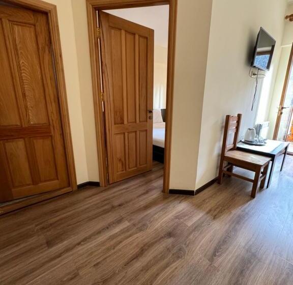 ファミリージュニアスイート, Verin Tun