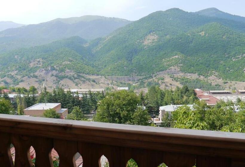 バルコニー付きスタンダードルーム, Verin Tun