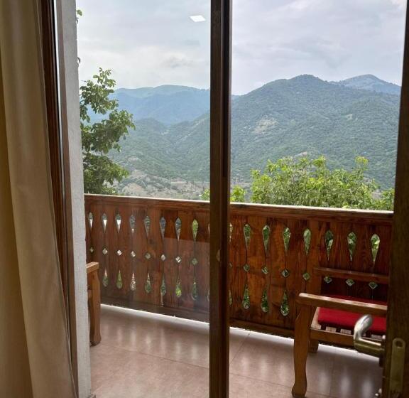 バルコニー付きスタンダードルーム, Verin Tun