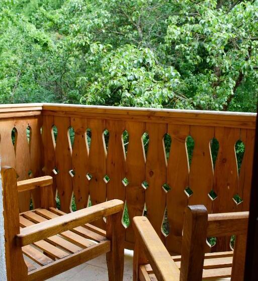 ファミリージュニアスイート, Verin Tun