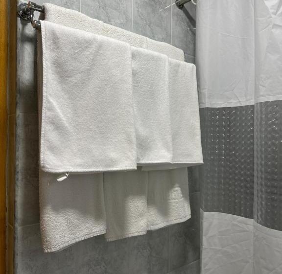 ファミリージュニアスイート, Verin Tun