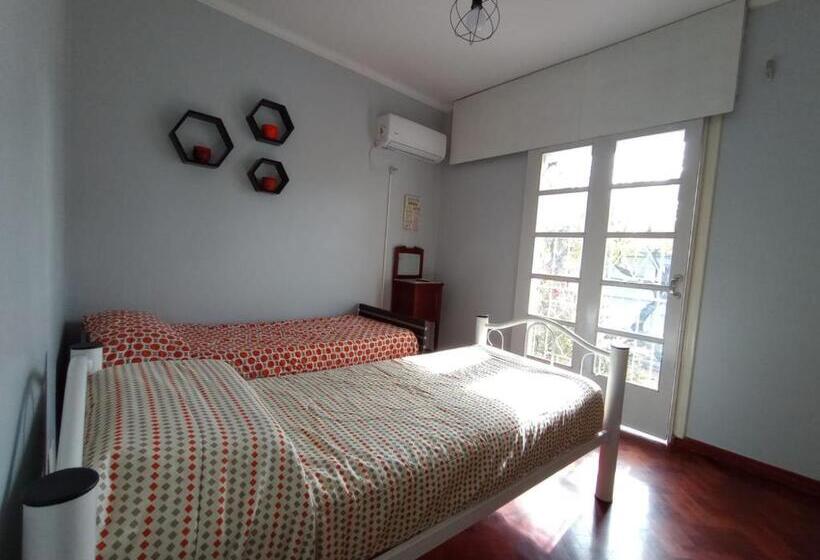 تختخواب در اتاق مشترک, Sentite Como En Casa