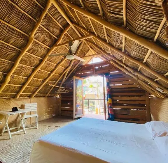 اتاق استاندارد با بالکن, La Redonda Sayulita Hostal
