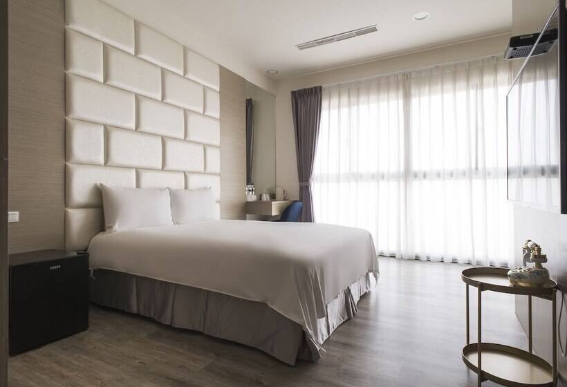 اتاق اکونومی, Whoops