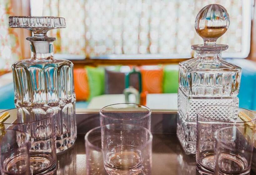 سرير فى غرفة مشتركه, Luna Mystica