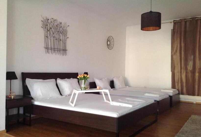 Estudi Familiar, Casa Rendez Vous