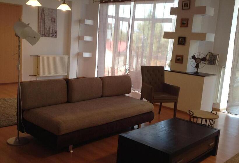 Estudi Familiar, Casa Rendez Vous