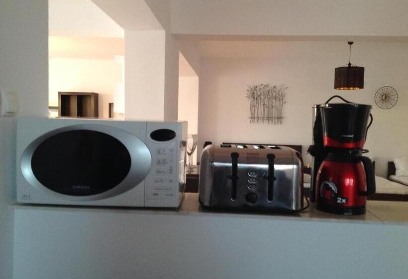 Estudi Familiar, Casa Rendez Vous