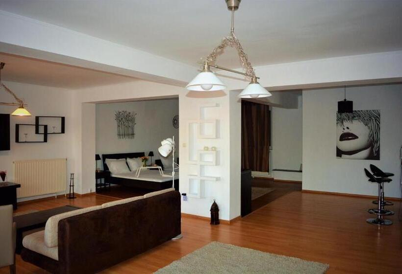 Estudi Familiar, Casa Rendez Vous