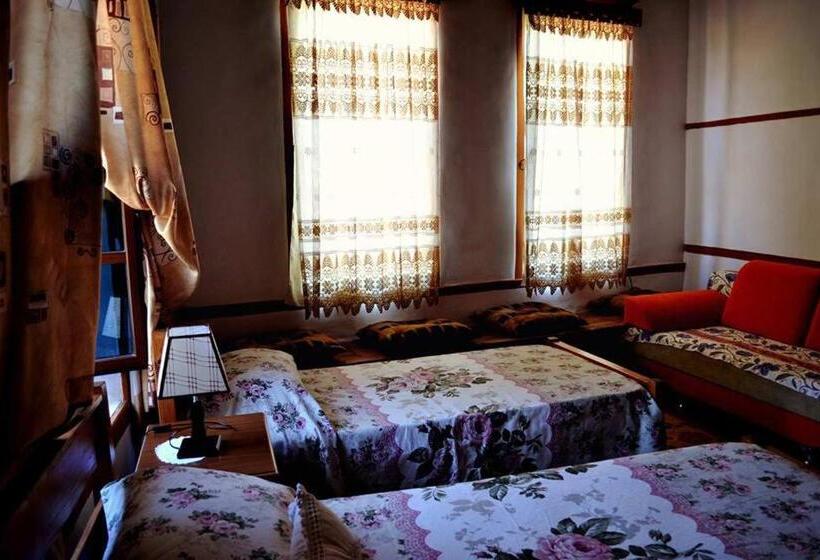 スタンダード４人部屋, Guest House Vasili